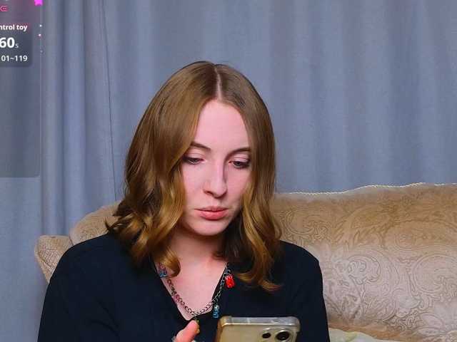 Adelina-Cowell live cam on BongaCams