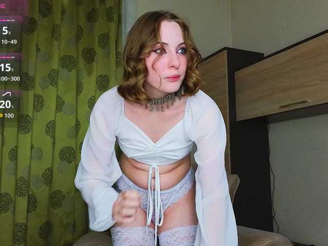 Adelina-Cowell live cam on BongaCams