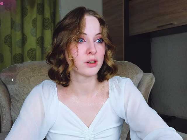 Adelina-Cowell live cam on BongaCams