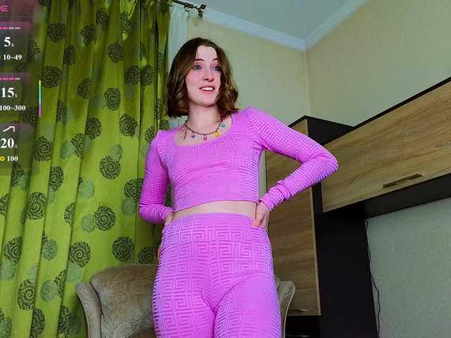 Adelina-Cowell live webcam show