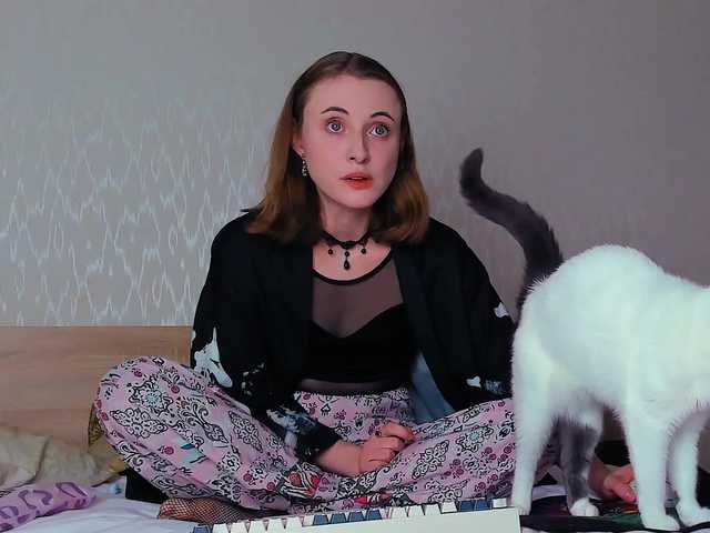 Adelina-Cowell live cam on BongaCams
