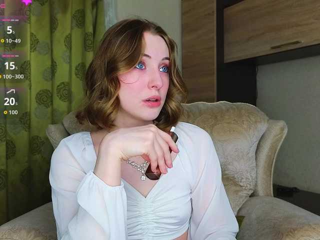 Adelina-Cowell live cam on BongaCams