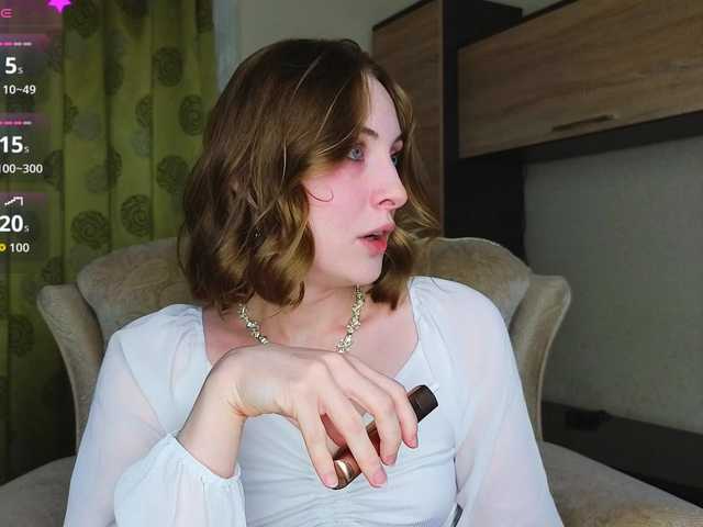 Adelina-Cowell live cam on BongaCams