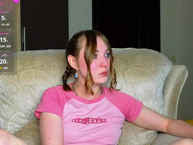 Adelina-Cowell live cam on BongaCams