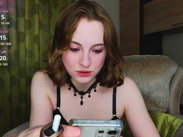 Adelina-Cowell live cam on BongaCams