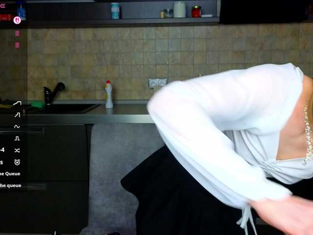 Adelina-Cowell live cam on BongaCams
