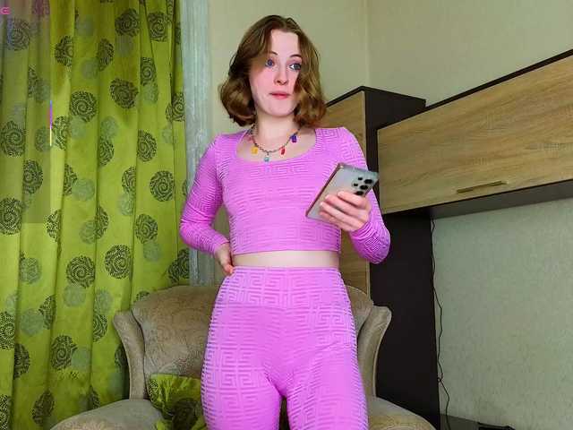 Adelina-Cowell live webcam show
