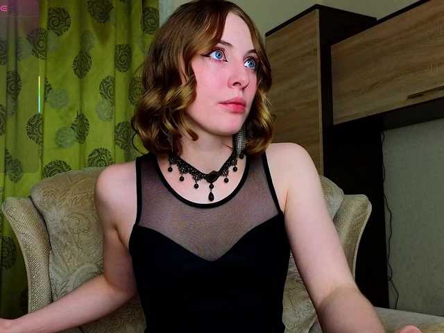 Adelina-Cowell live webcam show