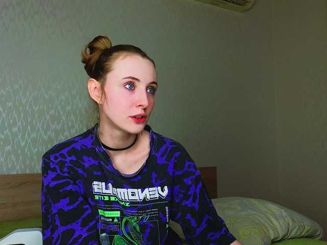 Adelina-Cowell live cam on BongaCams
