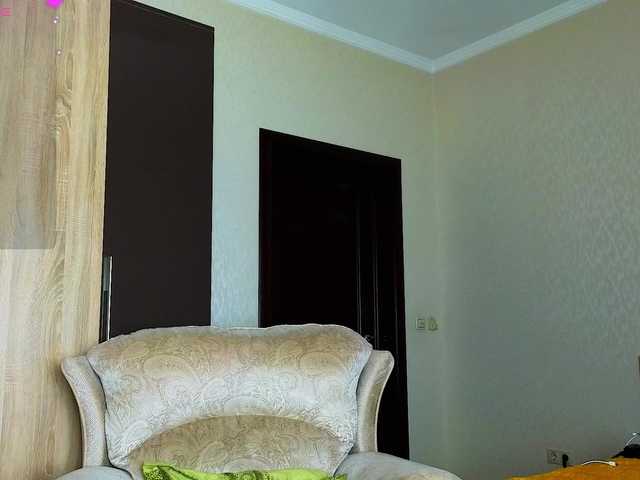 Adelina-Cowell live cam on BongaCams