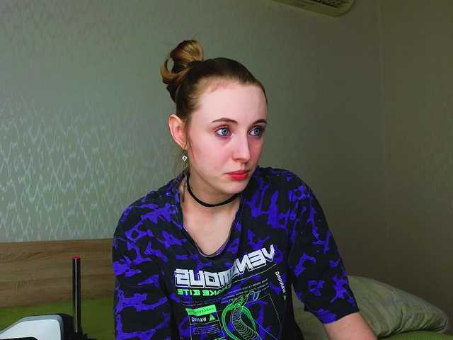 Adelina-Cowell live cam on BongaCams