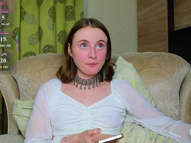Adelina-Cowell live webcam show