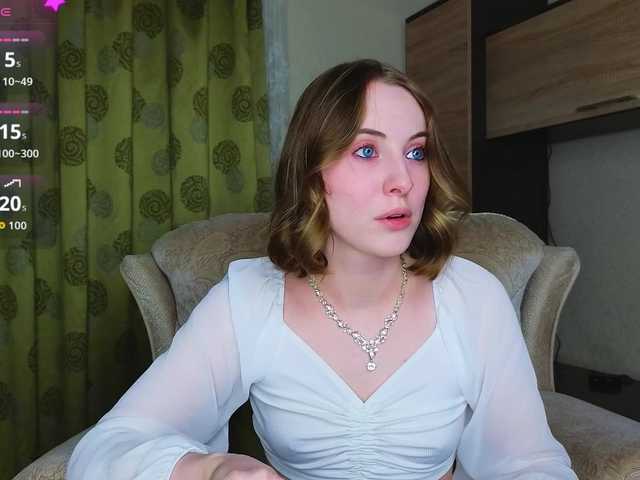Adelina-Cowell live cam on BongaCams