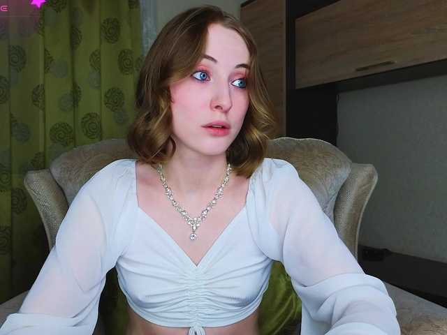 Adelina-Cowell live cam