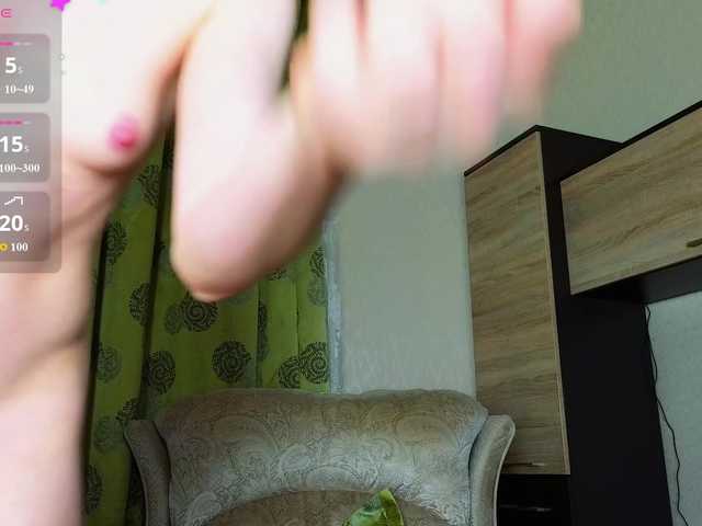 Adelina-Cowell live cam on BongaCams