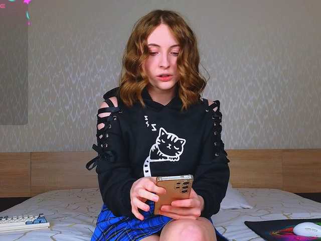 Adelina-Cowell live cam on BongaCams