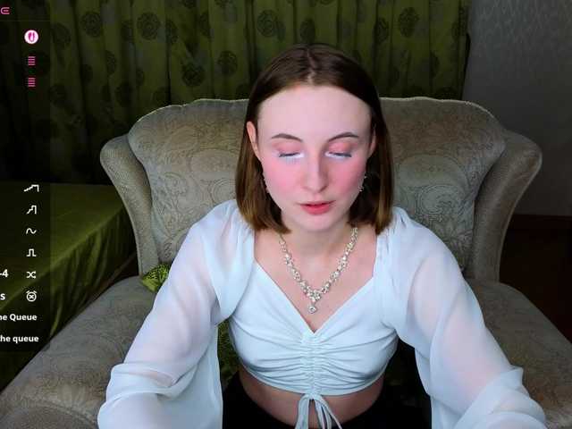 Adelina-Cowell live cam on BongaCams