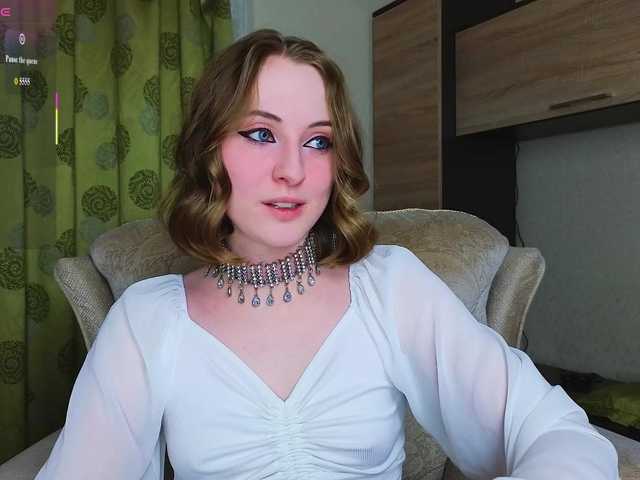 Adelina-Cowell live webcam show