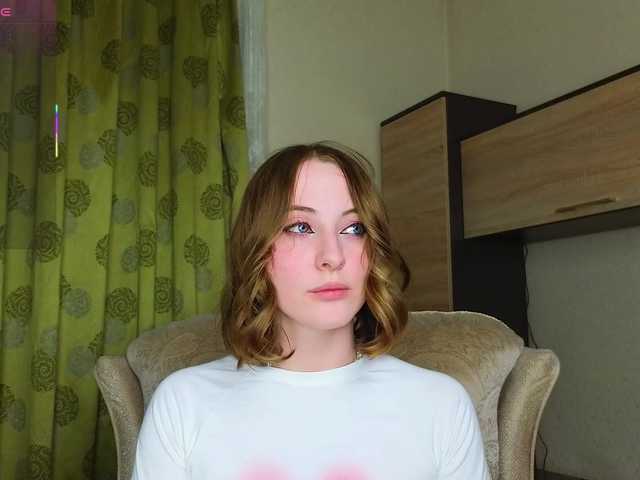 Adelina-Cowell live webcam show