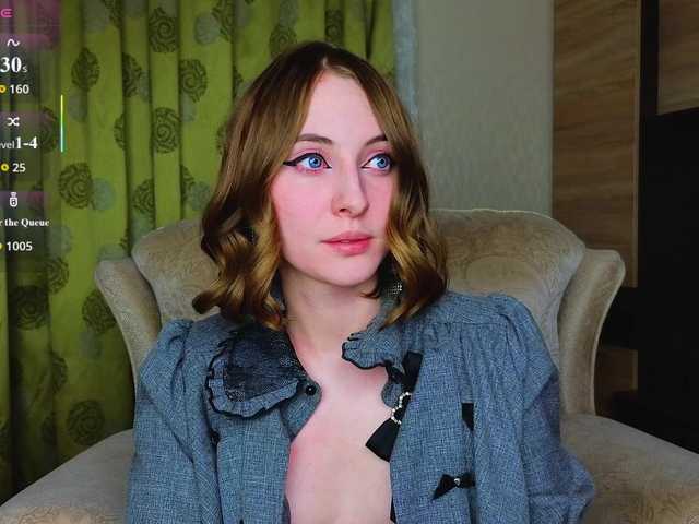 Adelina-Cowell live cam on BongaCams