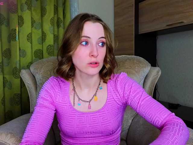 Adelina-Cowell live cam on BongaCams