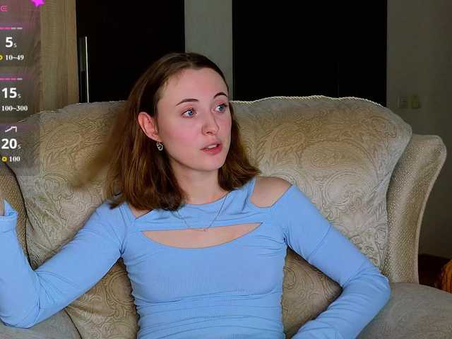 Adelina-Cowell live cam on BongaCams