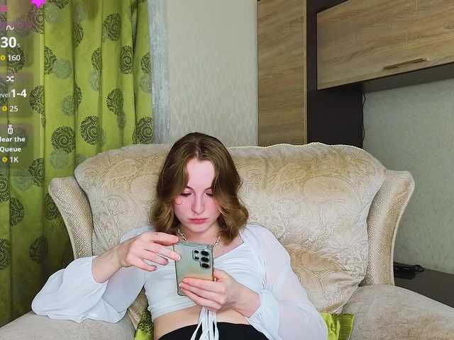 Adelina-Cowell live cam on BongaCams