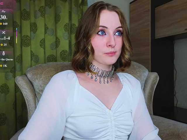 Adelina-Cowell Cam en directo en BongaCams