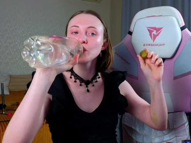 Adelina-Cowell's BongaCams show and profile