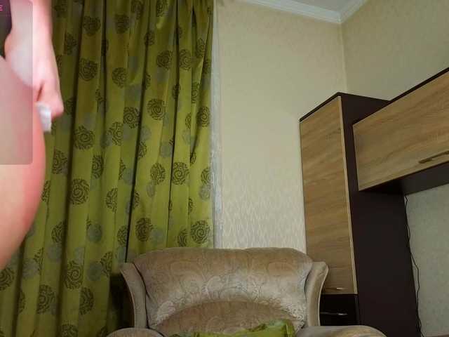 Adelina-Cowell live cam on BongaCams