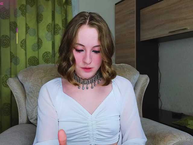 Adelina-Cowell live cam on BongaCams