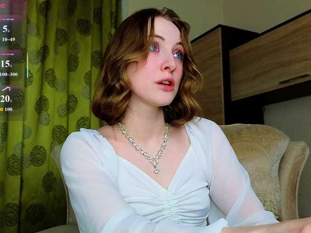 Adelina-Cowell live webcam show