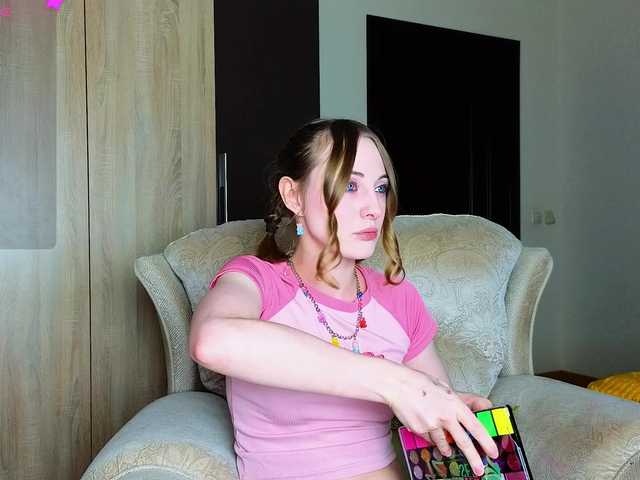 Adelina-Cowell live cam on BongaCams