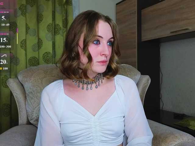 Adelina-Cowell live webcam show