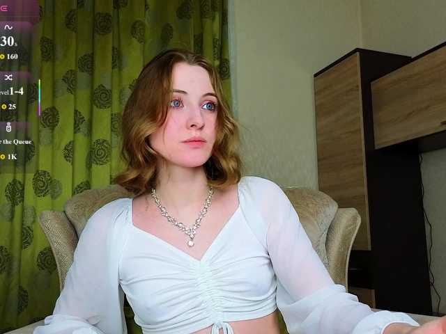 Adelina-Cowell live webcam show