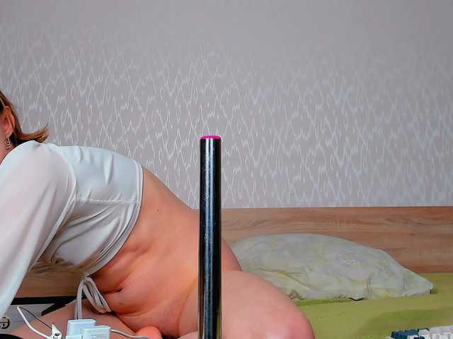 Adelina-Cowell live cam on BongaCams