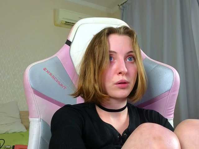 Adelina-Cowell's BongaCams show and profile