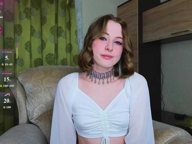 Adelina-Cowell live webcam show