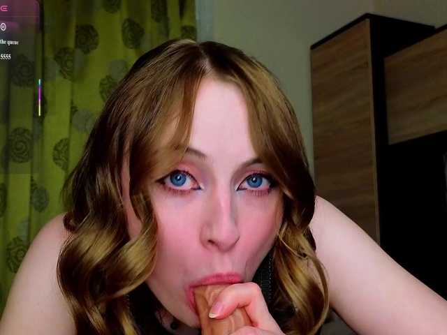 Adelina-Cowell live webcam show