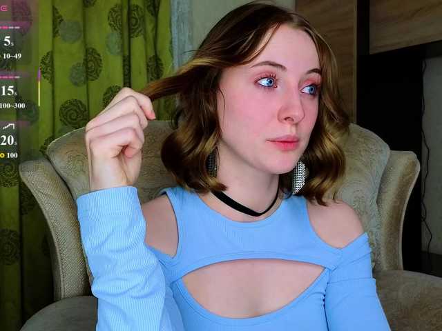 Adelina-Cowell live webcam show