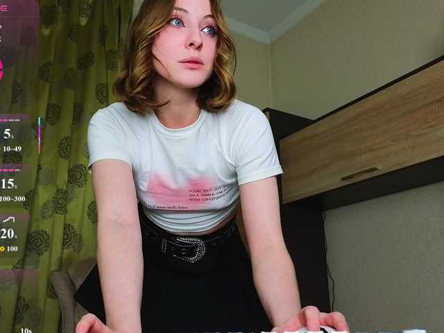 Adelina-Cowell live webcam show