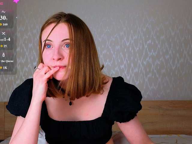 Adelina-Cowell live cam on BongaCams