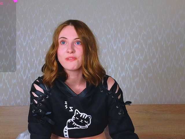 Adelina-Cowell live cam on BongaCams