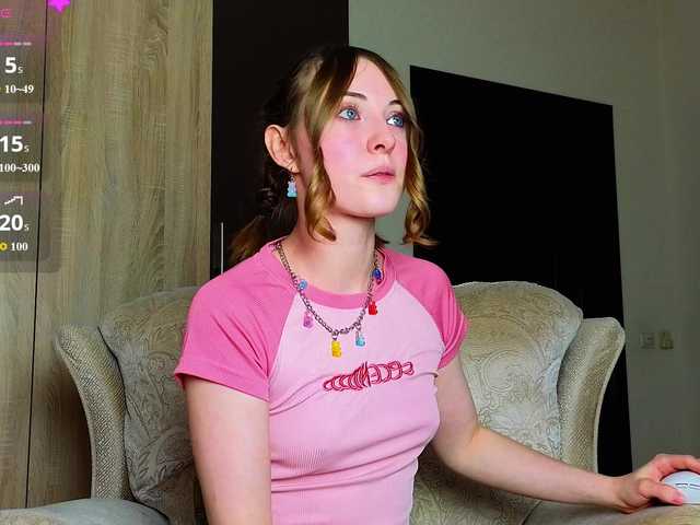 Adelina-Cowell live cam on BongaCams