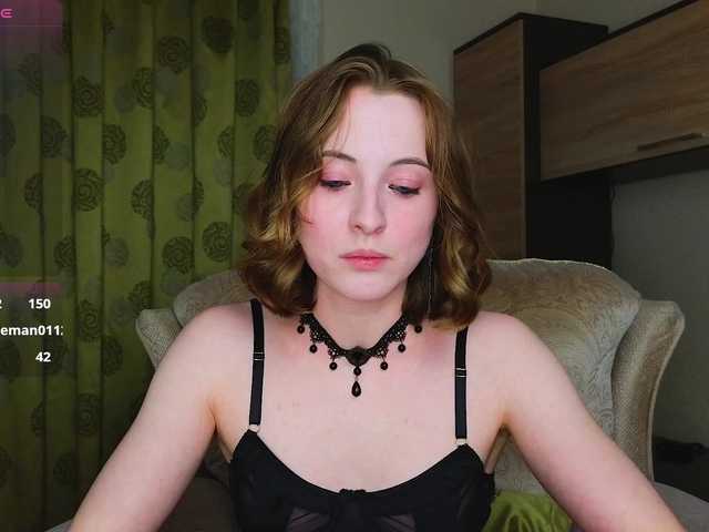 Adelina-Cowell live cam on BongaCams
