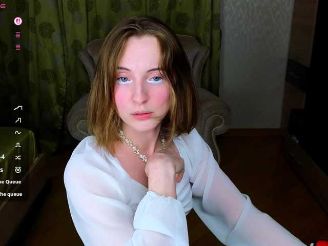 Adelina-Cowell live cam on BongaCams