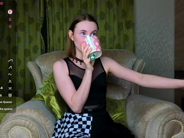 Adelina-Cowell live cam on BongaCams