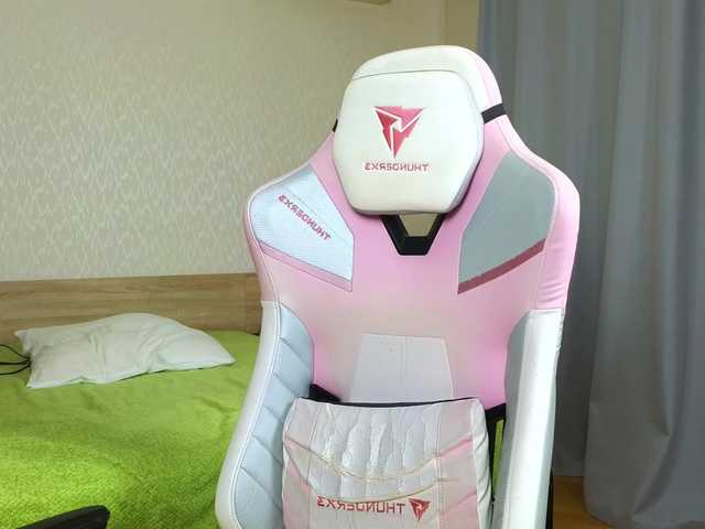 Adelina-Cowell's BongaCams show and profile