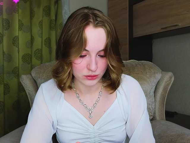 adelina-cowell cam belle
