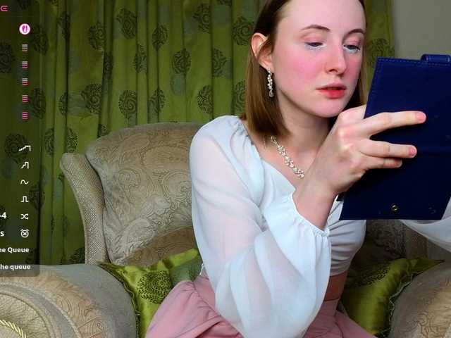 Adelina-Cowell live cam on BongaCams
